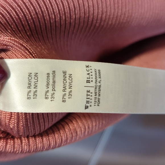 White House Black Market short sleeve ribbed top. Size M - Picture 7 of 8